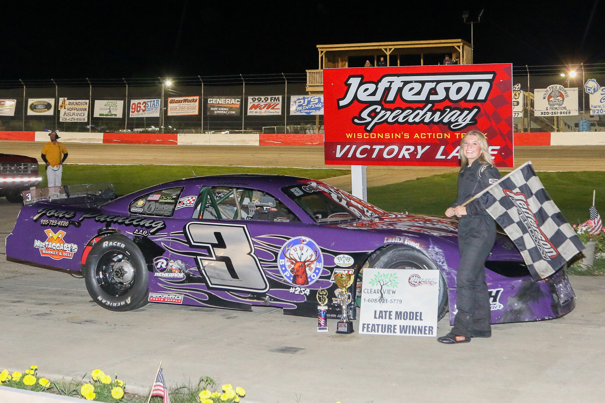 OSBORNE OUSTS FIELD FOR FIRST FEATURE WIN!